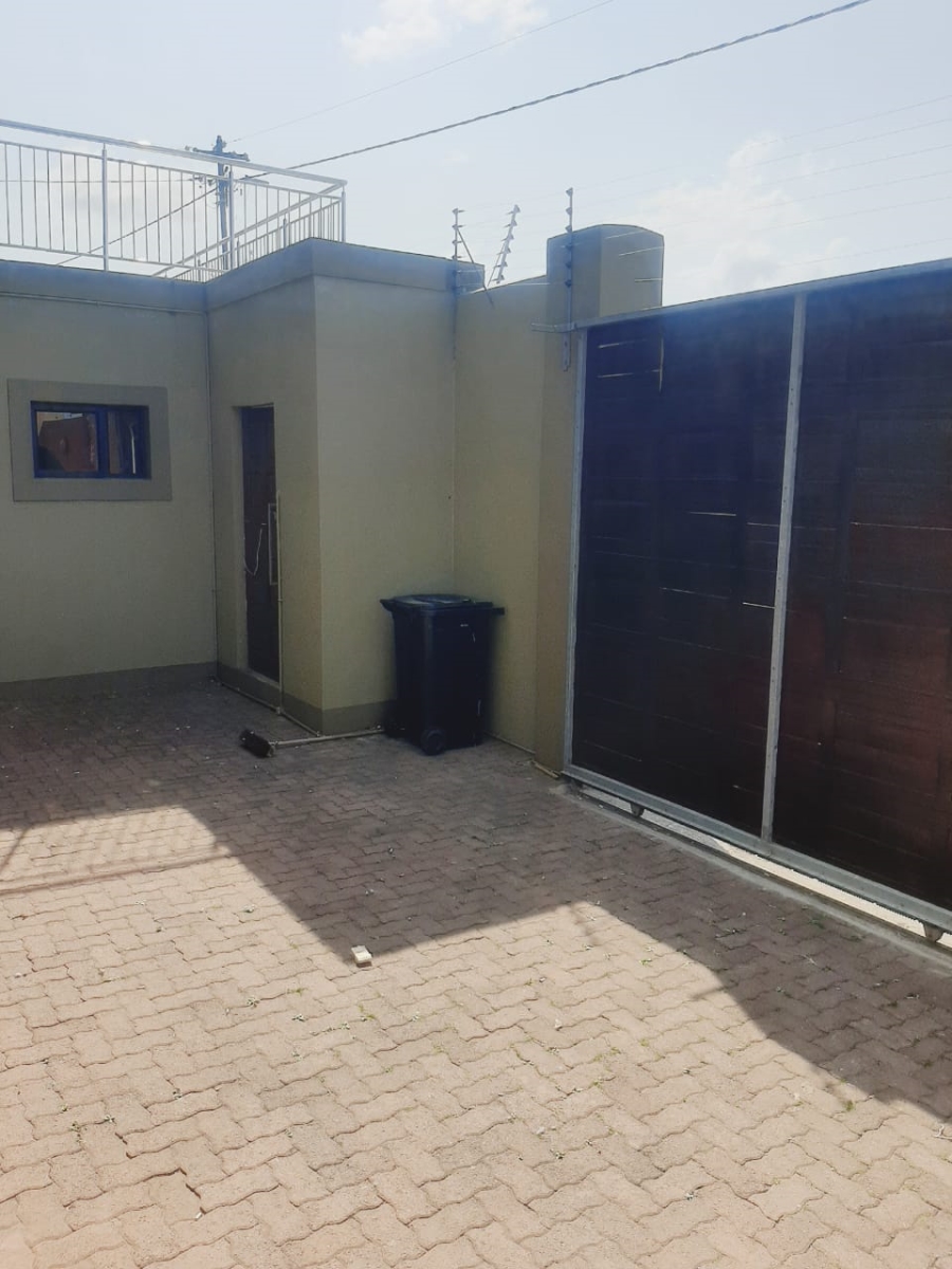 7 Bedroom Property for Sale in Amalinda Eastern Cape